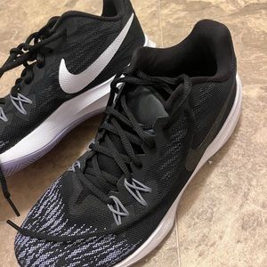 Nike girls basketball shoes